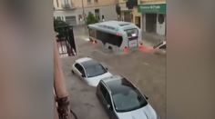 VIDEO: Francúzske mesto Cannes zasiahla prívalová povodeň. Brala so sebou všetko, čo jej prišlo do cesty