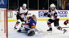 VIDEO: Halák vychytal výhru Islanders nad Arizonou, Montreal ukončil sériu prehier