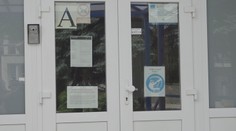 Rok po tragédii na škole vo Vrútkach. Nepriestrelné sklá, guľa namiesto kľučiek a video vrátnik