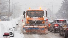 Slovensko zasypáva nový sneh: Doprava je na viacerých miestach paralyzovaná