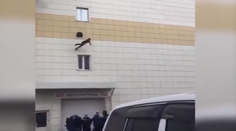 Ruské nákupné centrum sa zmenilo na horiace peklo: Ľudia rozbíjali dvere a skákali z okien