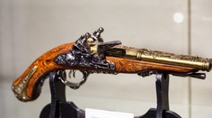 Projektil z toaletného papiera mu cez lebku prenikol až do mozgu, vinníci spoznali tresty