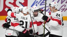 VIDEO: Švajčiari zdolali aj Česko a zaistili si prvenstvo v skupine. Najstarší hráč MS skóroval dvakrát