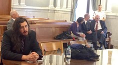 Súd rozhodol, že Michael (30) musí odísť od rodičov. Otca obvinil, že mu nechce vrátiť Lego