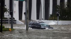 Už takmer 5,8 milióna domácností a podnikov na Floride je bez elektriny