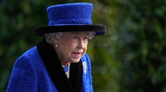 Kráľovná Alžbeta II. strávila minulú noc v nemocnici