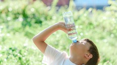 Ako chrániť zdravie najmenších v horúčavách? Deti do šiestich mesiacov nepatria na slnko, upozorňuje odborníčka