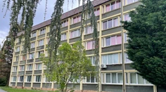 V stredoškolskom internáte zomrel 17-ročný chlapec. Majú za tým byť drogy