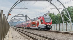 Vlaky mali zlacnieť až o polovicu. Vláda návrh zatiaľ stopla