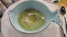 Polievka zo zeleného hrášku s mätou