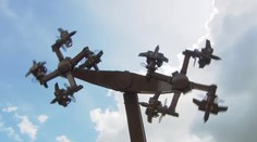 Zábavný park v Nemecku odstavil svoj najnovší kolotoč, ramená pripomínajú hákový kríž