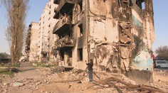 Navštívili sme Buču aj Boroďanku. Kým v jednom meste stále identifikujú telá, druhé začali obnovovať