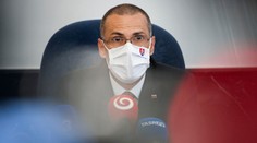 Museli sedieť na chodníku. Na Žilinkovu tlačovku niektoré médiá nevpustili