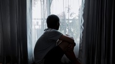 Chlapec (9) žil dva roky sám v byte bez kúrenia a elektriny. Jeho matku našli u milenca