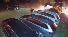 Z noci do rána prišli o autá, ktoré chceli predať. Likvidačný útok podpaľačov prišiel v najhorší možný čas