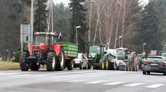 FOTO a VIDEO: Skupina farmárov vyšla do ulíc, ďalší sa chystajú protestovať vo štvrtok