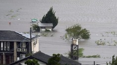 Tajfún v Japonsku udrel na pevninu, hlásia obete