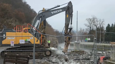 V Banskej Bystrici začali búrať most v havarijnom stave. Do roka ho má nahradiť nový