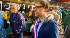 „Musíme sa naučiť žiť s potkanmi,“ radí zástupca starostu Parížanom. Do ulíc sa vybral s hlodavcom na ramene