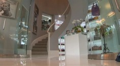 Pri tomto pohľade zaplesá nejedno ženské srdce. Šatník s rozlohou vily