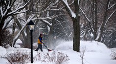 Severozápad USA zasiahlo silné sneženie, zrušili stovky letov