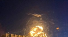 Ruské vojenské lietadlo sa zrútilo na obytnú štvrť ruského mesta Jejsk. Hlásia obete