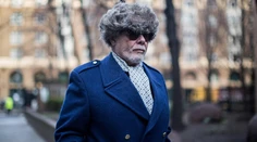 Na slobode dlho nezostal. Pedofilný bývalý spevák Gary Glitter sa musel vrátiť do väzenia