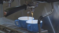 Posedenie pri káve nás vyjde drahšie. Vypočítali sme, koľko dnes miniete pri návšteve kaviarne