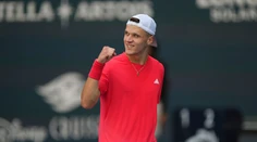 Čech si podal ruku s Messim, pre šťastie ju už neumyl. Teraz si zahrá s Djokovičom svoje prvé veľké finále