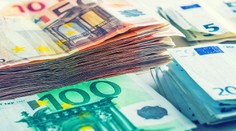 Ľuďom prišla v noci sms, že im z účtov stiahli stovky eur. Banka má takéto vysvetlenie