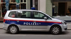 Dráma vo Viedni. Čech s dvomi mečmi napadol muža, spôsobil mu zranenia