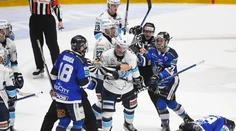 Po siréne sa strhla hromadná mela. Arbitri v Poprade rozdali vyše 300 trestných minút