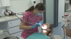 Otáľať s preventívnou prehliadkou u zubára sa neoplatí. Ambulancie aj poisťovne už totiž evidujú nárast