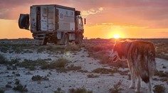 Rok a pol na cestách: Slovenský pár nezastavil ani požiar ich domu na kolesách