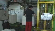 Nemali na výplaty a hrozil im krach. Firma vo Vranove nad Topľou vďaka investorovi opäť spustila výrobu