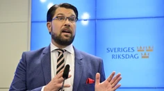 Zbúrajme všetky mešity, vyzval šéf Švédskych demokratov. Také veci u nás nerobíme, odmietol premiér