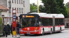 Opitý vodič trolejbusu ohrozil cestujúcich v Prešove. Nafúkal aj muž z auta, s ktorým sa zrazili