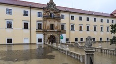 V Stupave zaplavilo kaštieľ, kde sídli domov sociálnych služieb. Takto hrozivo to v ňom aktuálne vyzerá