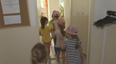 Záujem o letné škôlky z roka na rok rastie. Čo si musia rodičia včas ustriehnuť?