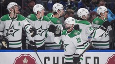 Dallas pokračuje vo víťaznom ťažení. Skvelú sériu Caroliny ukončil Seattle