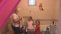 Pred poldruha rokom žili v dome bez vody a elektriny. Dnes je všetko inak
