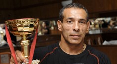 Roky spával na ulici, pýtal drobné na jedlo. Cibuľa (61) začal cvičiť v base, dnes jeho forma opäť vyráža dych