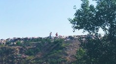 Geodeti zisťujú, do akej výšky narástla nelegálna skládka v Podunajských Biskupiciach