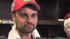 Cez deň účtovník, večer amatérsky hokejista: Brankár z pivnej ligy sa stal hviezdou zápasu v NHL