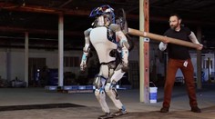 Google predstavil robota, ktorý aj napriek šikanovaniu plní príkazy