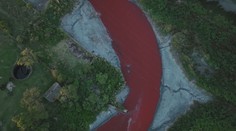 Akoby namiesto vody tiekla krv: Rieka sa zafarbila do červena, miestni obyvatelia sa boja