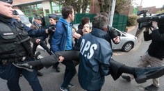Francúzsko: Polonahé Femenky zatkla polícia pred volebnou miestnosťou