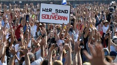 Tisíce ľudí demonštrovali v Düsseldorfe proti pandemickým opatreniam