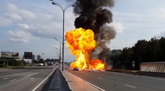 Policajta zabila bomba, druhého ubil na smrť aktér dopravnej nehody