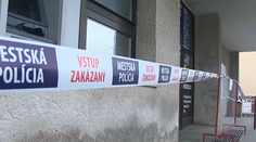 Voda sa valila ako Niagarské vodopády. Budova autobusovej stanice v Topoľčanoch zostáva zatvorená